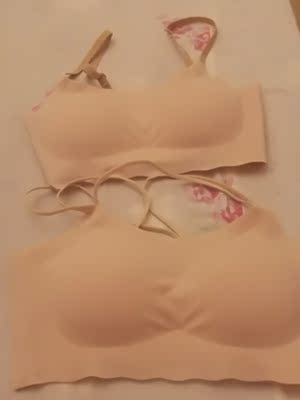 宝贝看着不错呦，和我在当地买的质量一样，还没有穿，但感觉应该不错。还会回购的👍👍