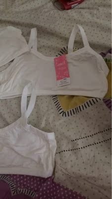 小内衣很舒服，衣服质料好好，女儿11岁，1.65米，69斤，供你们参考