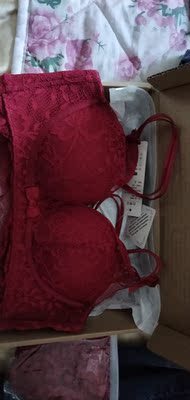 宝贝收到了，准备结婚用的，她家的内衣款式都很漂亮质量更是没得说，而且不带钢托的试穿了一下很舒服，还在犹豫的美女可以考虑她家