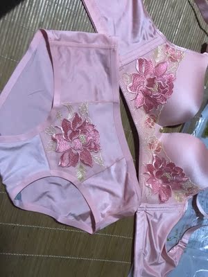 宝贝已收到大小也刚好两套颜色都很喜欢老板服务态度挺好的快递速度快再次谢谢了。