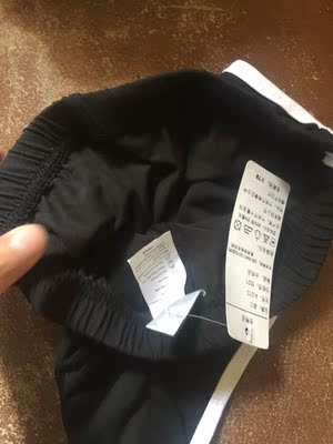 质量挺不错的。就是希望穿着不会卷边。一卷边的话穿着又难受又难看。 质量挺不错的。就是希望穿着不会卷边。一卷边的话穿着又难受又难看。