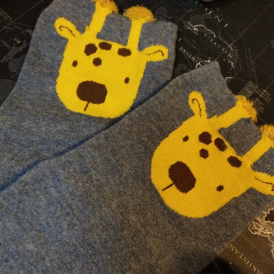 很舒服值得购买！！！[cp]淘宝几年才知道原来评论85个字才会有积分。所以从今天到以后，这段话走到哪里就会复制到哪里。首先要保证质量啊，东西不赖啊。不然就用别的话来评论了。不知道这样子够不够85字。谢谢老板的认真检查。东西特别好，我不是刷评论的，我是觉得东西好我才买的，你会发现我每一家都是这么写的。因为复制一下就好了。[/cp]