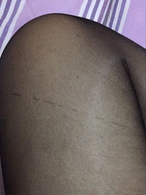 这个丝袜质量特别差，和图中不一样，还不如几元钱的呢，骗人