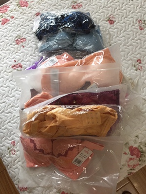 做活动买的很划算，一下买了十几套，可以囤到下个618了，质量不错，小胸也不空杯，聚拢效果很好，大牌果然不一样
