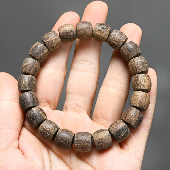 Papua gongmu agarwood는 거칠고 갈아서 흡착되지 않은 향기 오래된 재료가 물에 직접 가라 앉고 드래곤 비늘을 자르고 불교 구슬을 연기합니다. Papua gongmu agarwood는 거칠고 갈아서 흡착되지 않은 향기 오래된 재료가 물에 직접 가라 앉고 드래곤 비늘을 자르고 불교 구슬을 연기합니다.
