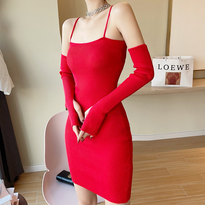 圣诞节连衣裙元旦新年裙子喜庆中国红吊带打底针织包臀短裙送袖套