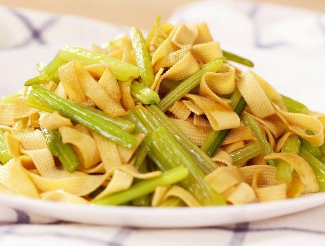 芹菜豆皮