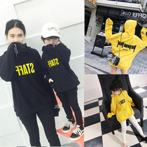 Parent-child outfit 2018 autumn and winter new fashion loose hooded mid-length plus velvet sweater a family of three mother and son outfit tide