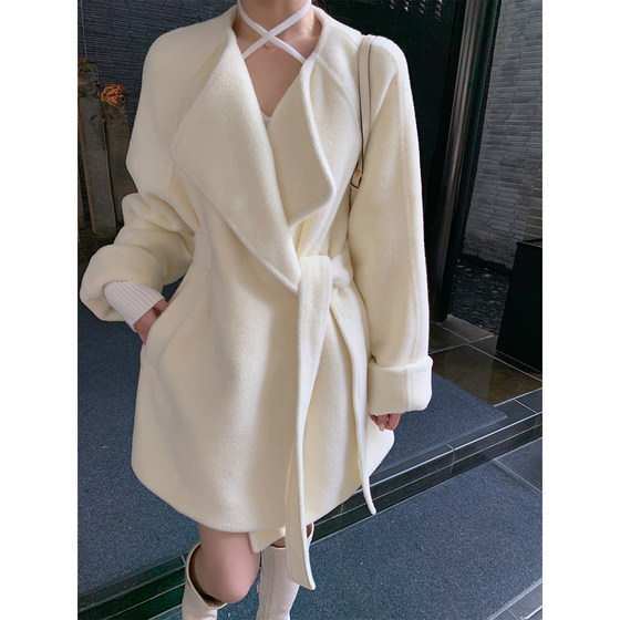 Byyou Winter mink hair thickened white -free woolen woolen female short small small waist wool coat
Byyou Winter mink hair thickened white -free woolen woolen female short small small waist wool coat