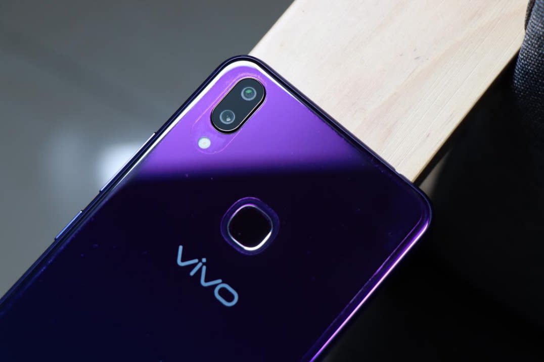 渐变色俘获芳心:vivo x21i体验