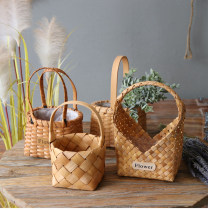 Pastoral wind wood chips small flower basket Hand bag hand basket snack gift basket storage basket portable flower basket