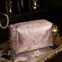 Carry-on small makeup bag woman portable new 2021 ultra-fire delicate fashion upscale high face value cute make-up bag
