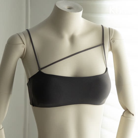 Kbra thin shoulder strap strap bra underwear for women French beautiful back 2025 autumn and winter thin small breasts gathered and no steel ring bra
Kbra thin shoulder strap strap bra underwear for women French beautiful back 2025 autumn and winter thin small breasts gathered and no steel ring bra