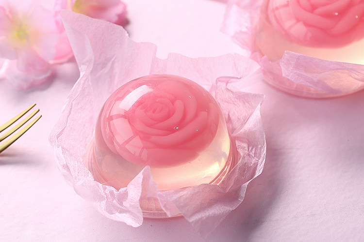 和趣屋玫瑰果冻布丁礼盒装水信玄饼少女高颜值网红零食送生日礼物