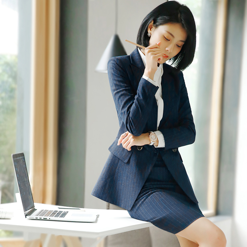 职场女性这样穿西装,才性感又气质