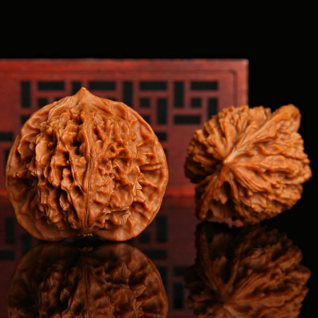 Wenwan walnut ແຜ່ນຫຼີ້ນຫຼີ້ນຫມວກຢ່າງເປັນທາງການສີ່ຊັ້ນຫົວສິງໂຕມືແຜ່ນມືຂະຫນາດໃຫຍ່ພິເສດຫຼີ້ນແບບ unicorn ແບບເກົ່າແກ່