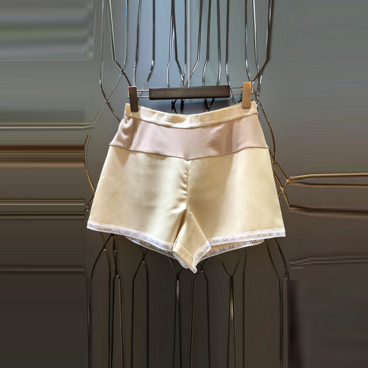 2018年春夏精品女装新款 时尚纯色拼接蕾丝裤边百搭短裤_7折现价160元