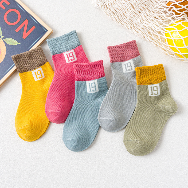 Children's socks for girls in spring, autumn and winter