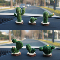 Wool felt poked the Ledy material bag by hand to make a cactus car pendulum to send boyfriend a birthday present