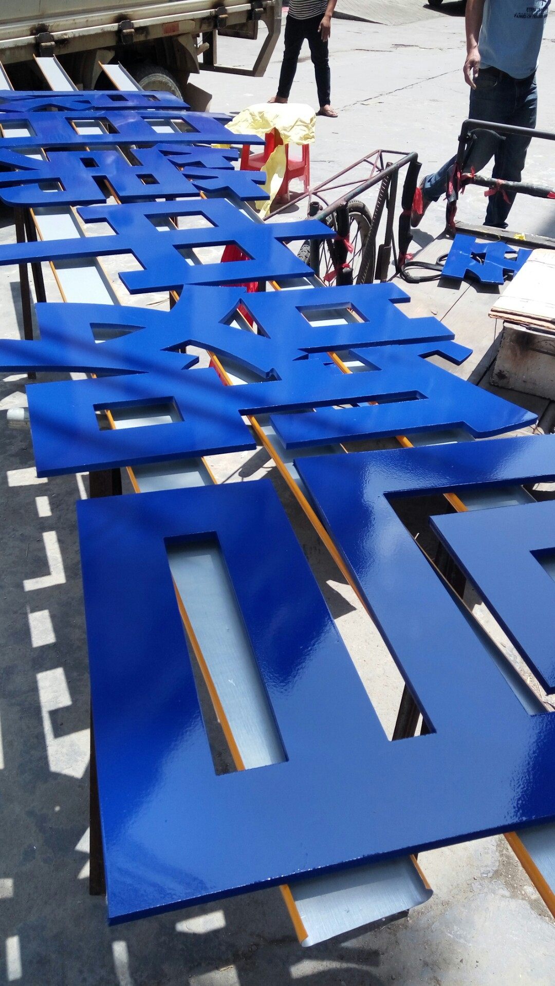 广西灵山彩钢扣板广告招牌门头彩钢扣板龙骨金属靓条板吊顶装饰