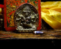 Tibets 17-century lacquer gold horse head King Kong rubs the horses head Ming Wang Lions fearless Guanyin Devils Devil