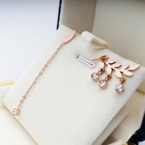 Long style personality Flow Su 100 lap leaves Rose Gold Earrings Earrings Asymmetry European and American Pop Titanium Steel Ornaments