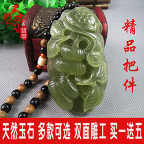 Xiu Yuhand to make a piece of original stone double-sided sculptor to play a piece of hand with a piece of natural jade jade multi-section