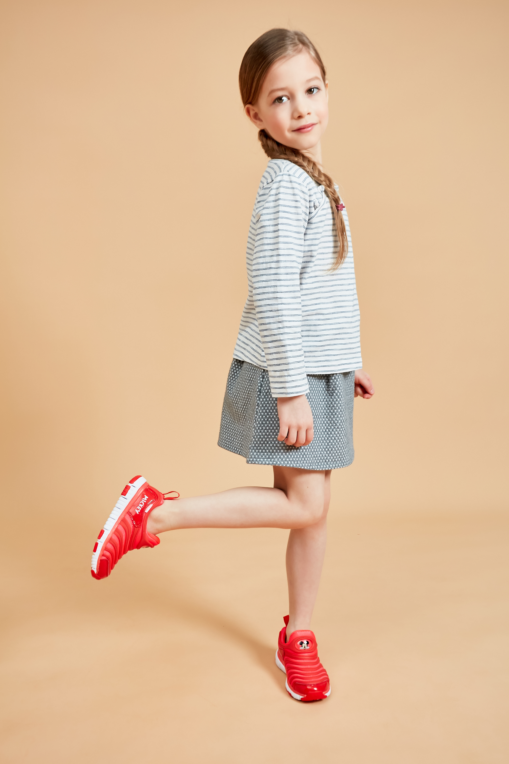 迪士尼童鞋毛毛虫鞋男童鞋子2018新款女童运动鞋一脚蹬儿童鞋子男