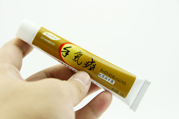 手癣药膏特效手痒起水泡开裂季节性蜕皮手粗糙干裂脱皮修复护手霜