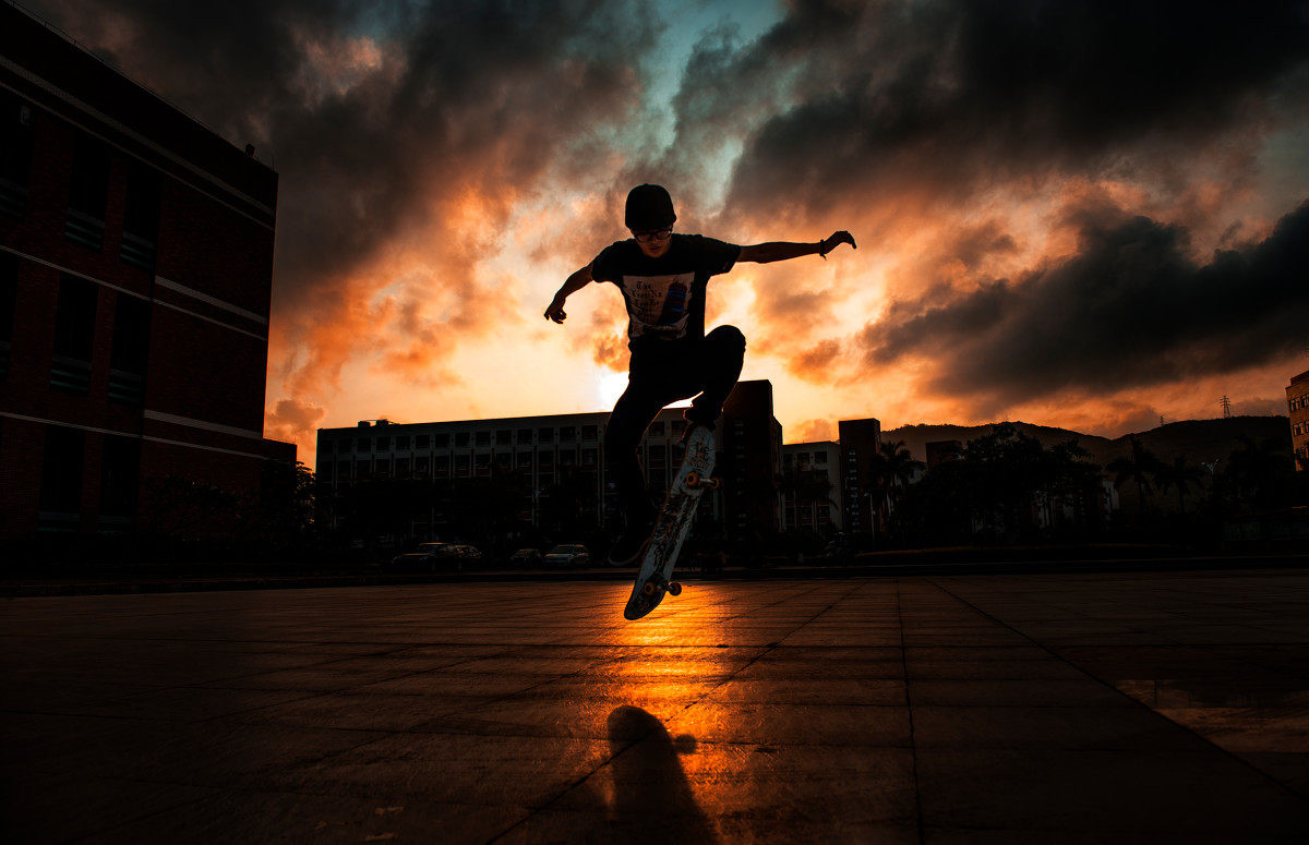 有人买滑板是为了玩各种花样 ,也有人买滑板是为了体验极速快感,更有