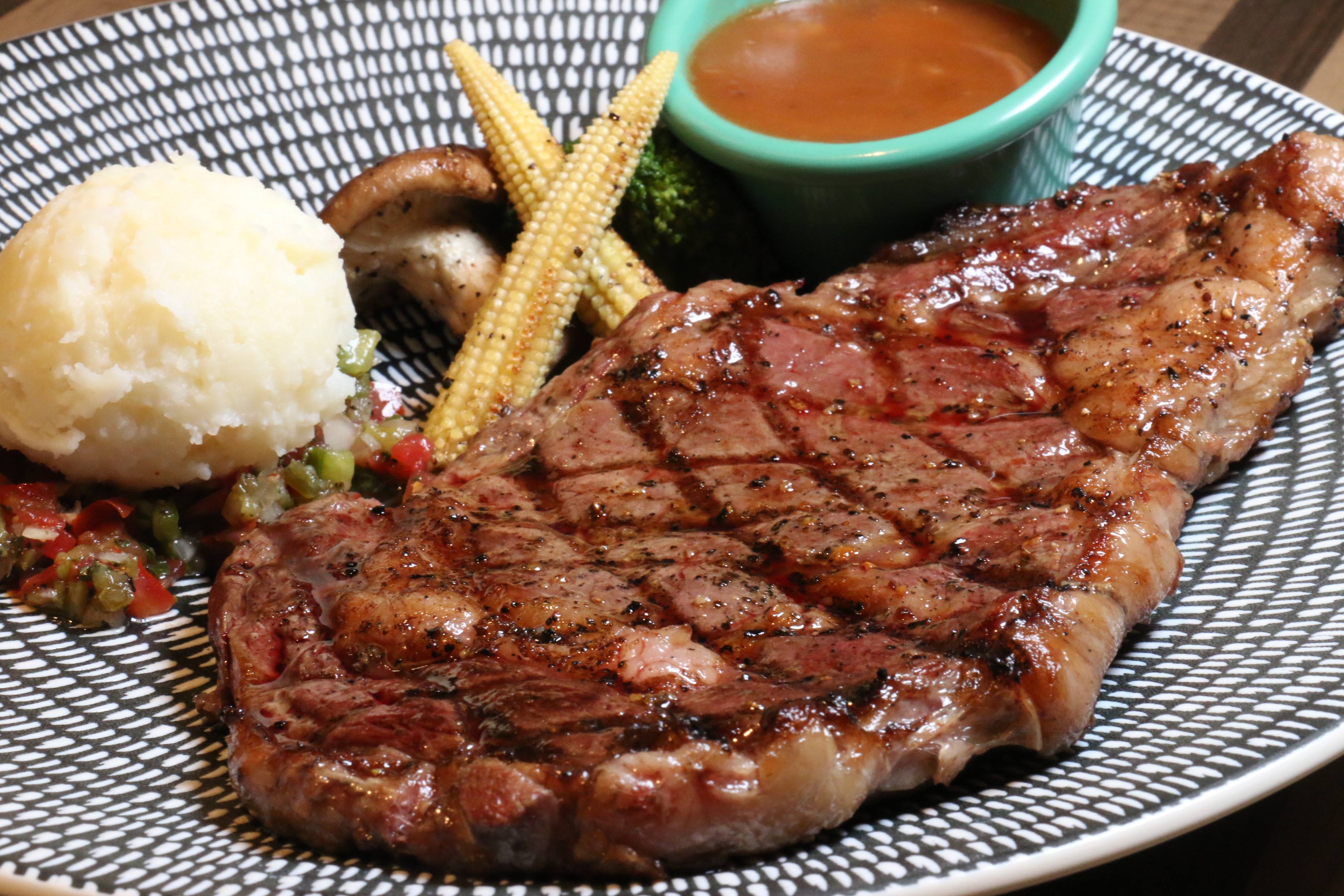 小窍门让你每次都能做出完美半熟牛排