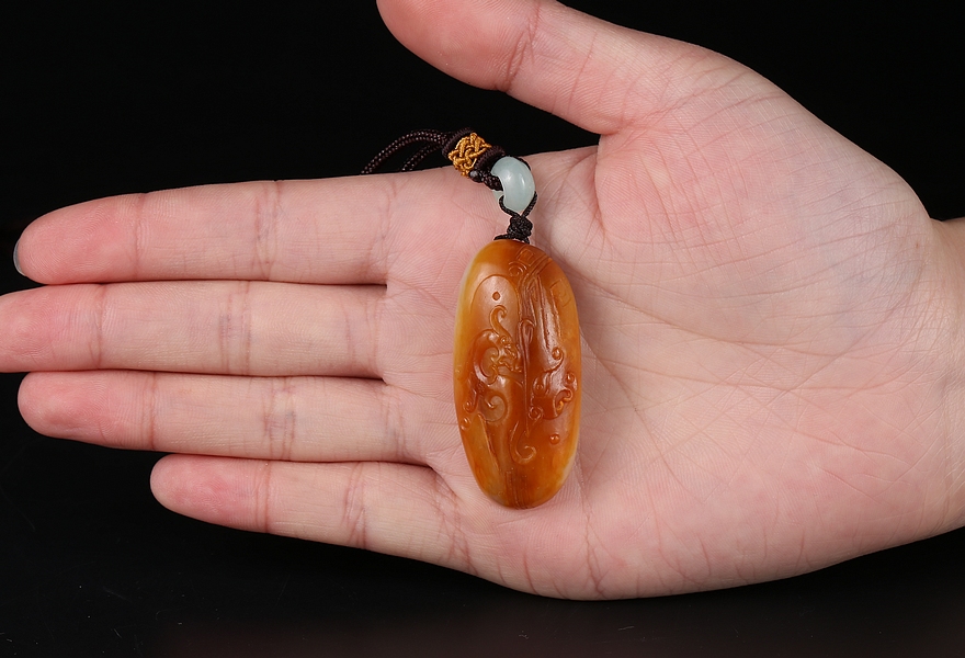 【省级玉雕大师庞建伟作品】和田玉 黄沁独籽 仿古龙挂件22.49g