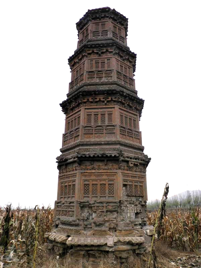 在农家玉米地里竟然隐藏了一座明代砖塔,塔身所雕饰物无一相同!