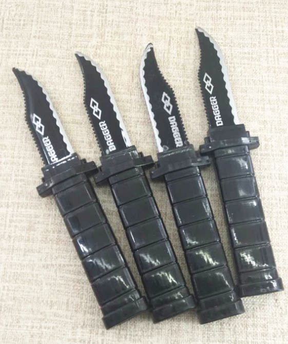 抖音同款热卖整蛊塑料收缩刀伸缩刀恶搞吓一跳假刀伸缩刀整人玩具_不