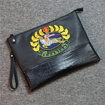 Korean version of the trend of mens and womens clutches 2019 new large capacity one shoulder oblique cross leisure bag fashion embroidery clutch bag