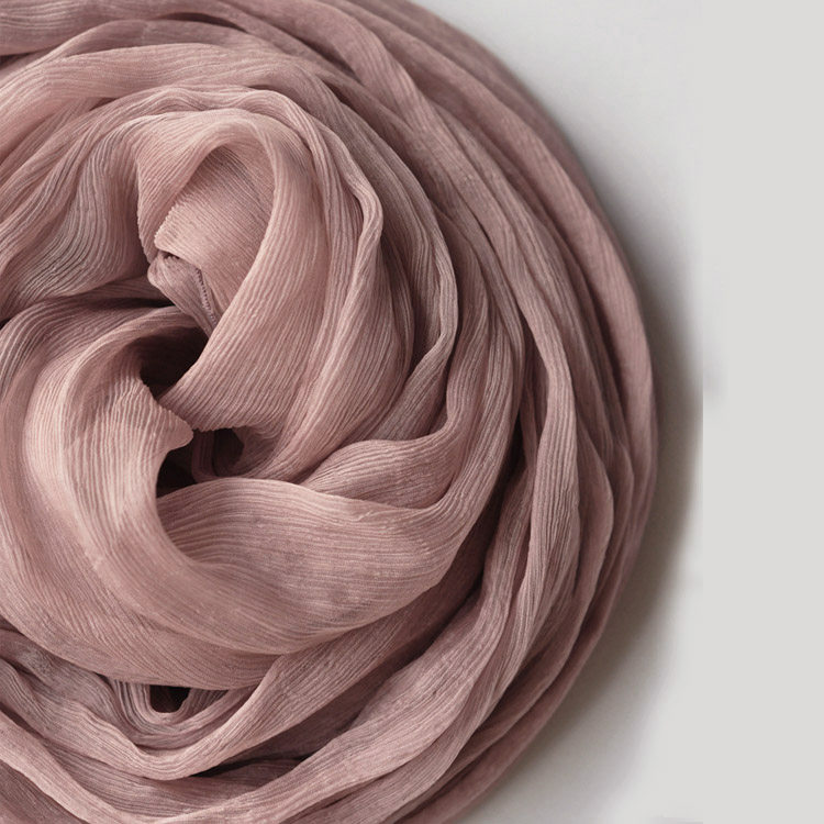 藕粉色褶皱围巾 桑蚕丝丝巾真丝围巾长款披肩 女士新款皱皱纱巾