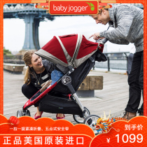 Baby Jogger Baby City Mini a single hand receives a second