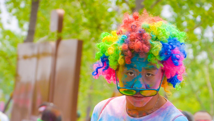 爆炸头假发 搞怪小丑头套彩虹跑搞笑道具彩色跑头发套幼儿园表演