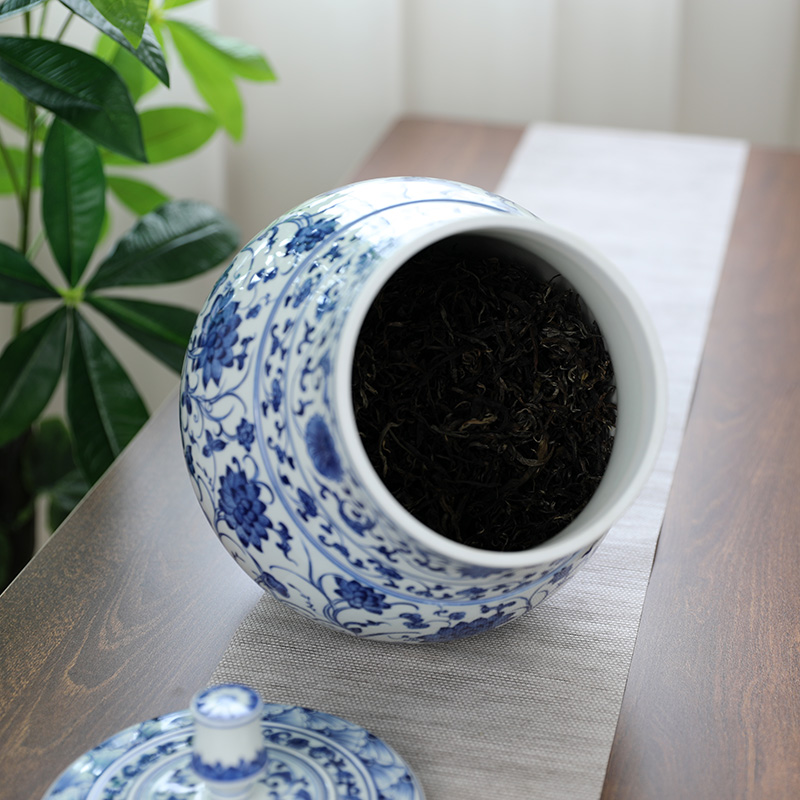 Restoring ancient ways is hand draw 2 jins with caddy fixings of blue and white porcelain ceramic storage tank puer tea to wake tea storage POTS moistureproof