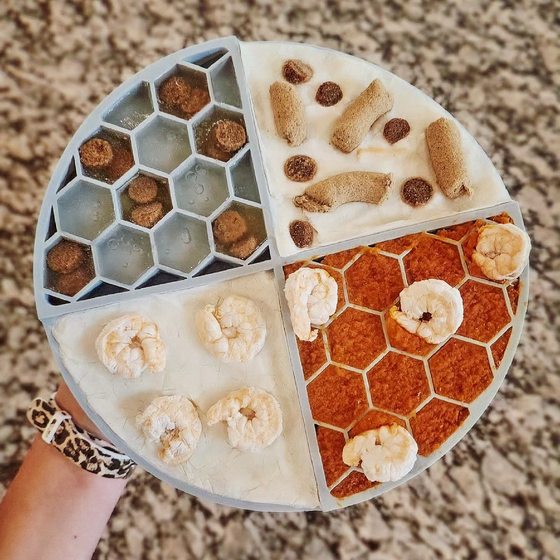 Pet silicone slow food bowl cat dog licking pad plump decompression toy anti-choking food grade licking pad
Pet silicone slow food bowl cat dog licking pad plump decompression toy anti-choking food grade licking pad
