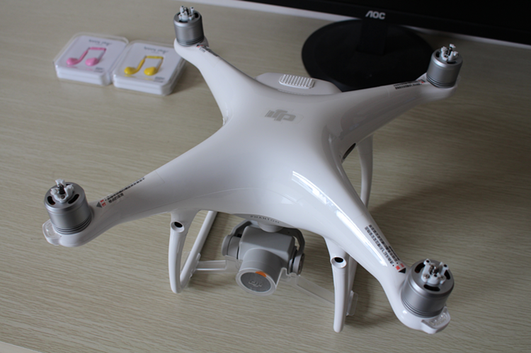 智能飞行大疆精灵4无人机开箱评测