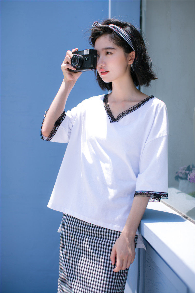 9300#模特实拍 2018夏装新款 v领蕾丝拼接t恤【已出货】