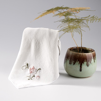 Yi Fei Xiang Embroidery Pure handmade three-dimensional embroidery Double-sided embroidery handkerchief Mulberry silk small square towel Chinese style characteristic gift