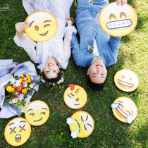 New creative travel photography props photo studio couples Photo-holding board personality Street shooting funny photo expression board