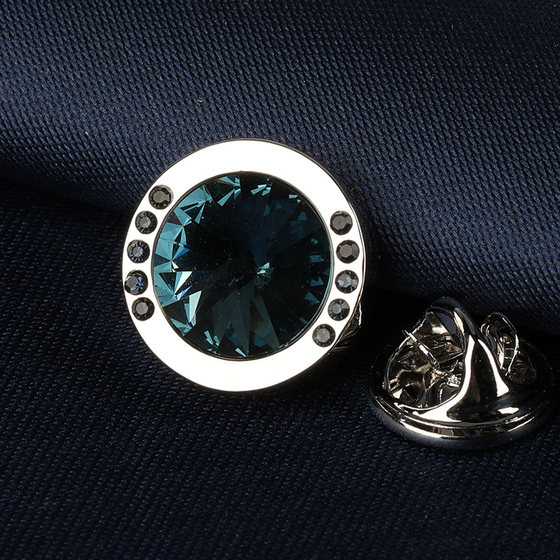 Silver clear blue crystal fashion brooch collar needle men's suit corsive suit trendy badge accessories gift box
Silver clear blue crystal fashion brooch collar needle men's suit corsive suit trendy badge accessories gift box