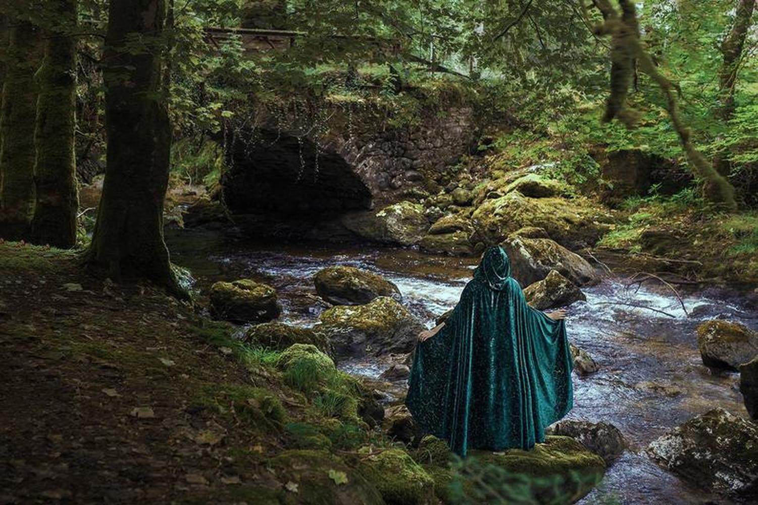 2019复古女士披风舞台装中世纪女王斗篷加厚钻石绒披肩影楼摄影