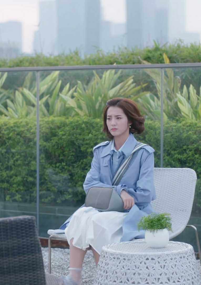 外星女生柴小七万鹏明星同款夏秋2019新款女韩版中长字母风衣外套