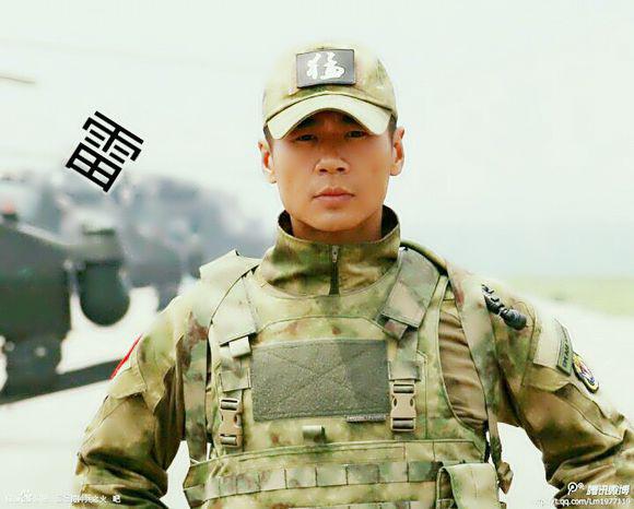 中国陆军狼牙特战基地雷电突击队队长—雷战     严峻冷酷,man到