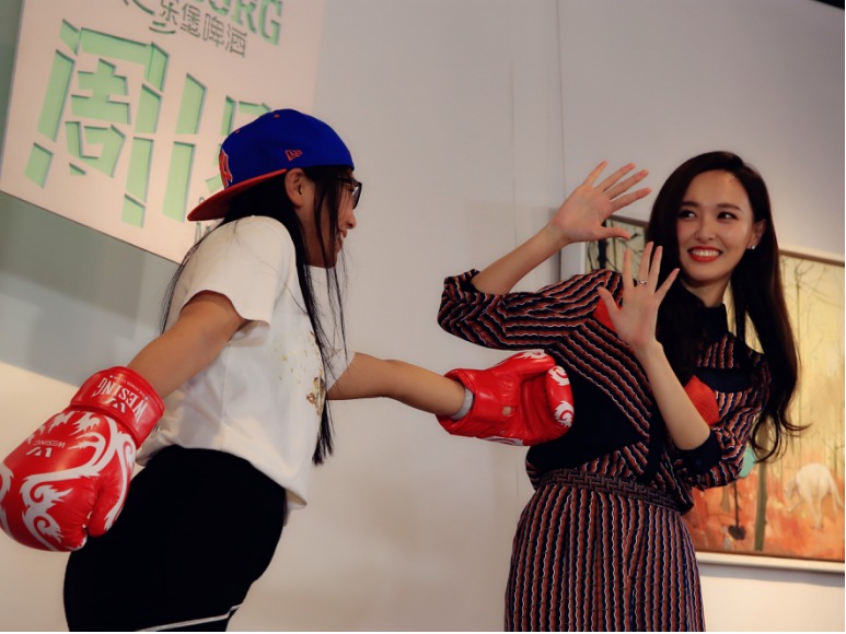 该示弱的时候就示弱,糖总直接时尚购物 时尚达人 唐嫣疯狂撩妹,粉丝