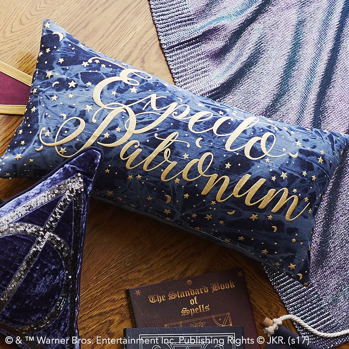 Special price highlights A variety of Harry Potter luminous pillow cover Cotton waist pillow Velvet pillow with core